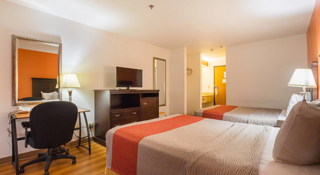 Четырёхместный номер Standard Motel 6-Waterloo, IA - Crossroads Mall - Cedar Falls