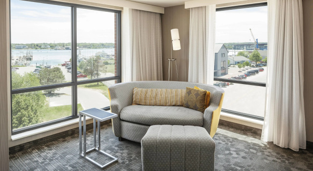 Четырёхместный номер Standard с видом на гавань Courtyard Portland Downtown/Waterfront