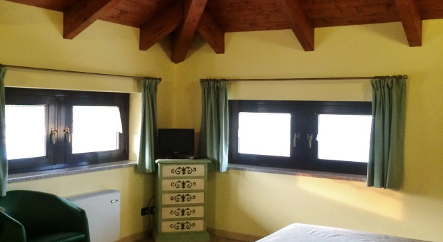 Четырёхместный номер Standard с красивым видом из окна Agriturismo Cascina Scola