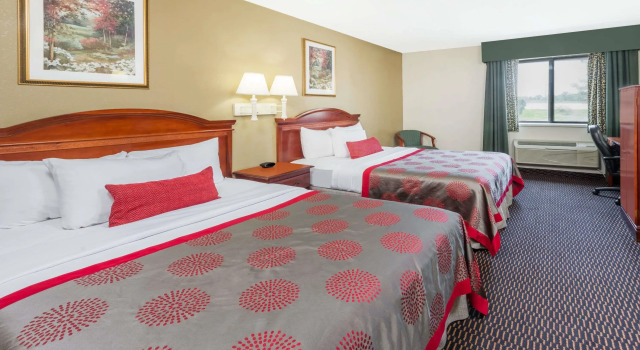 Четырёхместный номер Standard Ramada by Wyndham Columbia