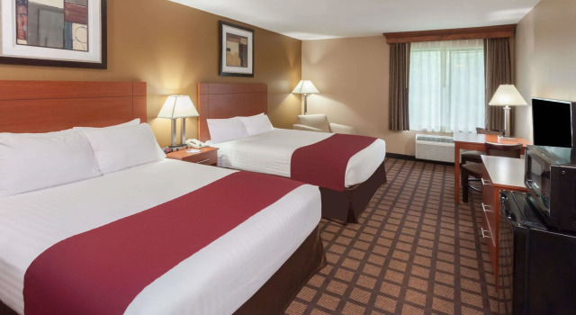 Четырёхместный номер Standard Baymont by Wyndham New Buffalo