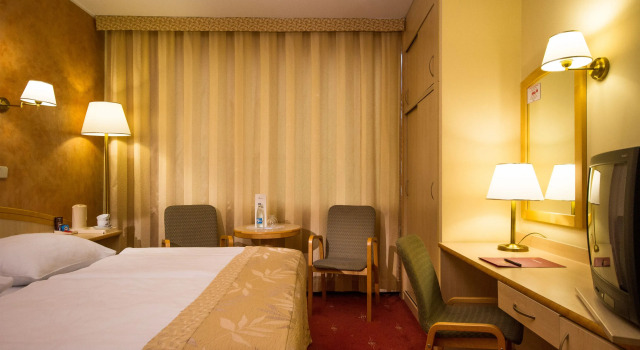 Двухместный номер Standard HP Park Plaza