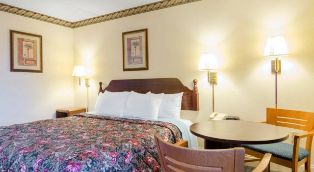 Двухместный номер Standard Rodeway Inn Norcross
