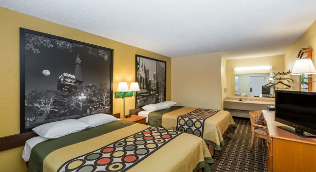 Четырёхместный номер Standard Super 8 by Wyndham Indianapolis-Southport Rd