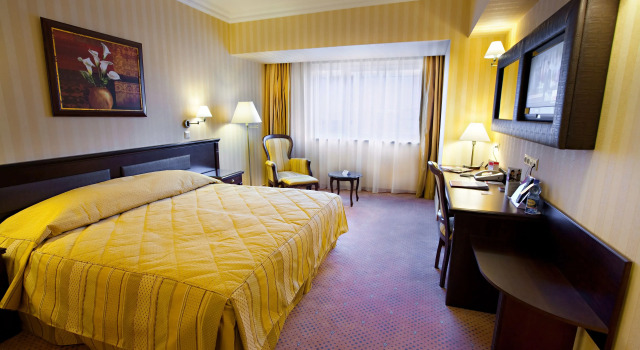 Двухместный номер Deluxe Ramada Hotel & Suites by Wyndham Bucharest North