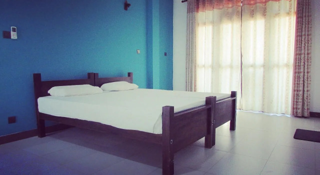 Кровать в общем номере Soul Surfer Weligama