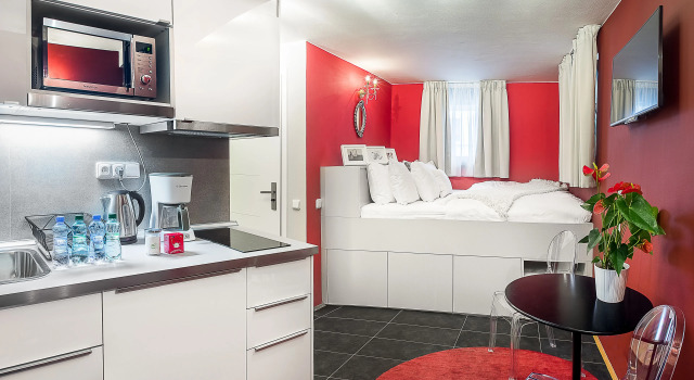 Estudio 4 Arts Apartments by Adrez