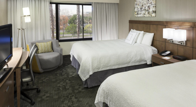 Четырёхместный номер Standard Courtyard by Marriott Cypress Anaheim / Orange County