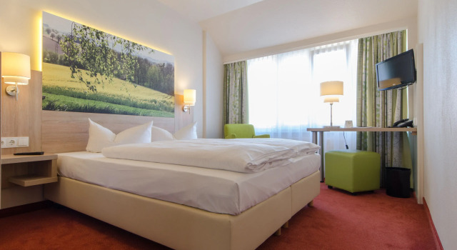 Двухместный номер Standard c 1 комнатой Garden Hotel