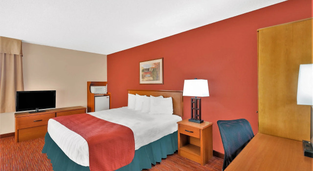 Люкс Deluxe Baymont by Wyndham Springfield South Hwy 65