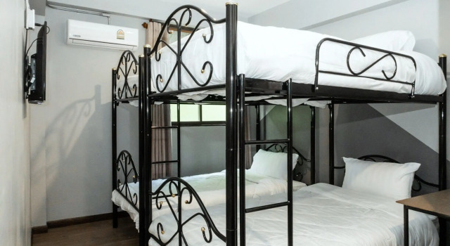 Кровать в общем номере (женский номер) Full Moon' House - Hostel
