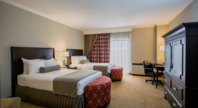 Четырёхместный номер Standard Crowne Plaza Providence-Warwick  by IHG
