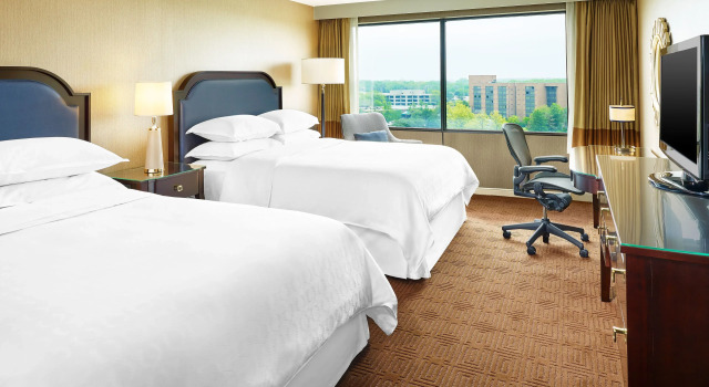 Четырёхместный клубный номер Standard Sheraton Lisle Naperville Hotel