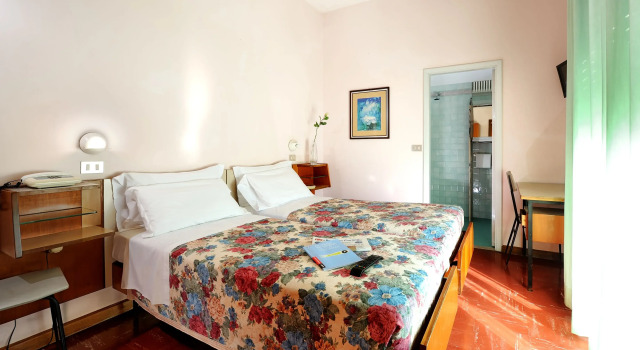 Четырёхместный номер Standard с балконом Hotel Miramare et de la ville