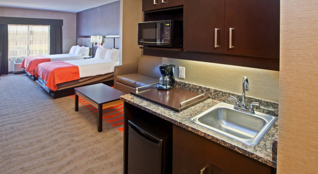 Полулюкс Holiday Inn Express and Suites Columbus Edinburgh by IHG
