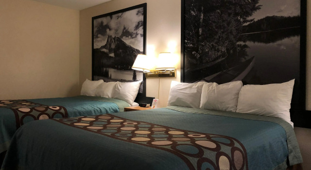 Четырёхместный номер Standard Super 8 by Wyndham Moose Jaw SK
