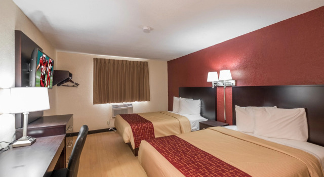 Четырёхместный номер Deluxe Red Roof Inn Jacksonville - Cruise Port