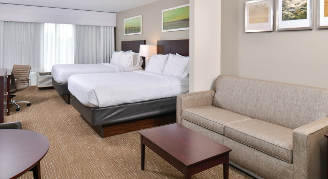 Четырёхместный люкс Holiday Inn Express Hotel & Suites Lafayette by IHG
