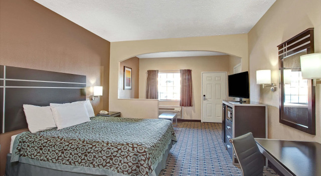 Двухместный люкс Days Inn & Suites by Wyndham Houston North - Spring
