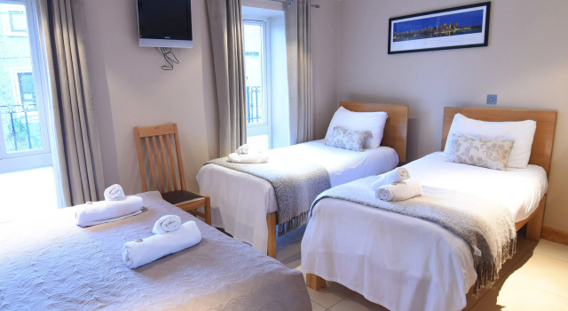 Четырёхместный номер Standard The Eyre Square Townhouse