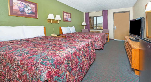 Четырёхместный номер Standard Days Inn by Wyndham New Market/I-81