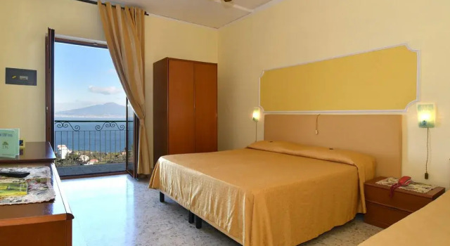 Трёхместный номер Standard с видом на море Hotel Il Nido Sorrento