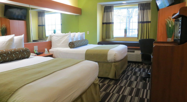 Четырёхместный номер Standard Microtel Inn & Suites by Wyndham Kingsland Naval Base I-95