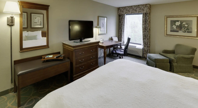 Номер Standard Hampton Inn Hartford Airport