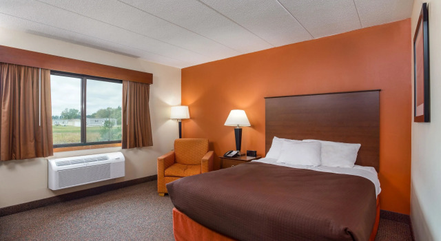 Двухместный номер Standard AmericInn by Wyndham Tomah