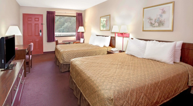 Четырёхместный номер Standard OYO Hotel Adairsville Hwy 140
