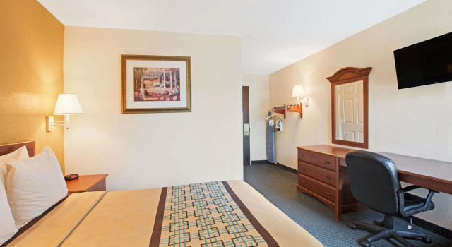 Двухместный номер Standard Days Inn by Wyndham Charlotte/Woodlawn Near Carowinds