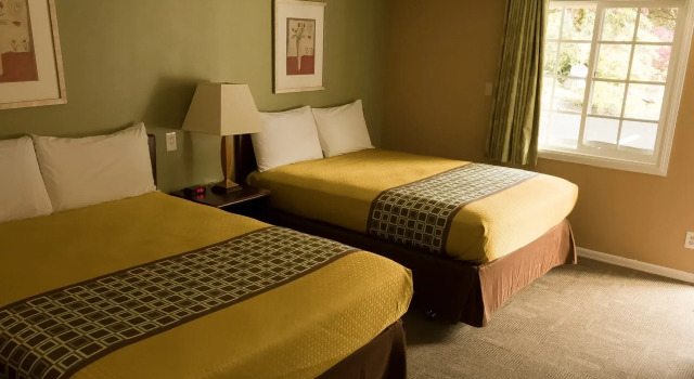 Четырёхместный номер Standard Town Motel