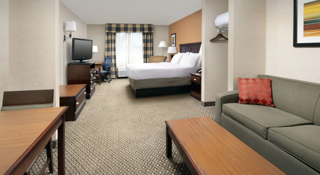 Двухместный люкс Holiday Inn Express & Suites by IHG Chambersburg by IHG