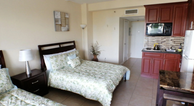 Четырёхместная студия Beach Front Studio Miami Beach