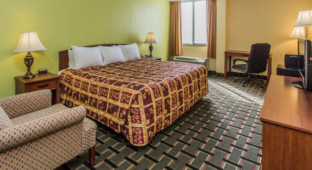 Двухместный номер Business Days Hotel by Wyndham Danville Conference Center