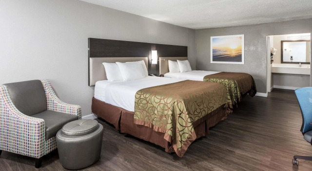 Четырёхместный номер Standard Days Inn by Wyndham Goose Creek