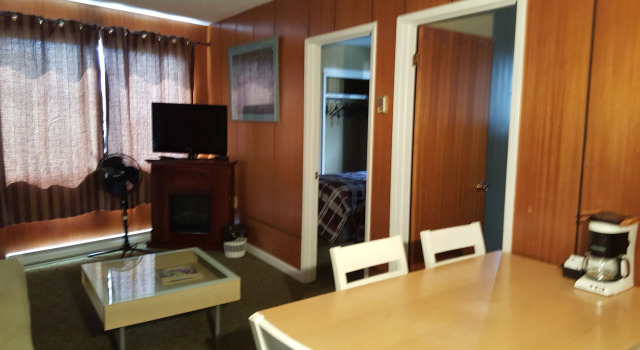 Люкс с 2 комнатами Plaza Motel