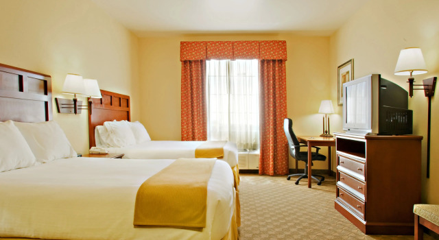 Четырёхместный номер Standard Holiday Inn Express & Suites Levelland by IHG