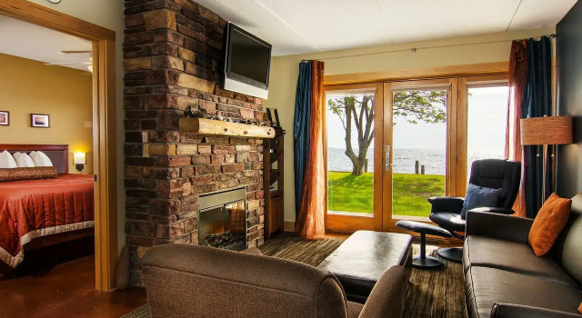 Люкс East Bay Suites