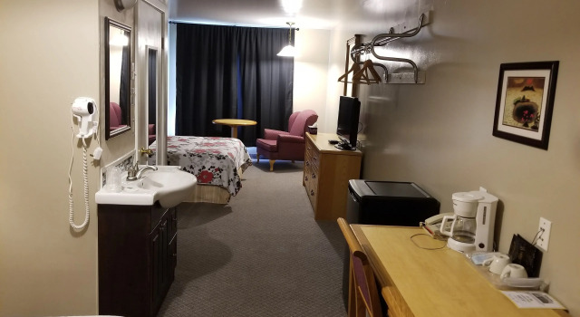 Четырёхместный номер Standard Knights Inn Woodstock