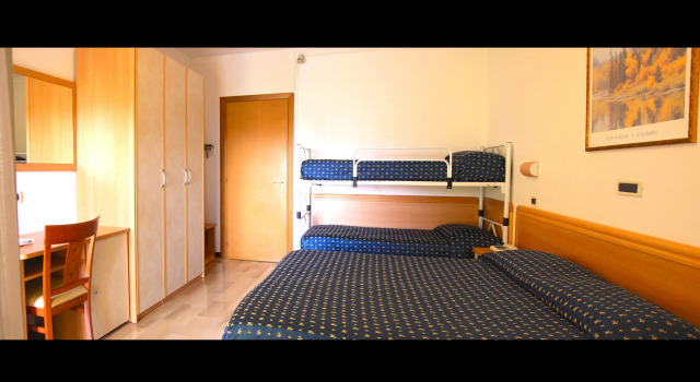 Hotel Holiday, Забронировать Отель Отели Побережья Абруццо с бассейном, Бассейн