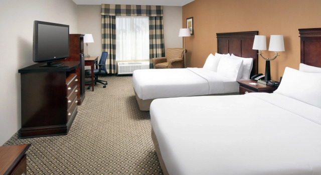Четырёхместный номер Standard Holiday Inn Express & Suites by IHG Chambersburg by IHG