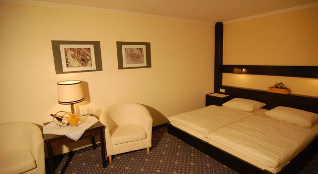 Полулюкс Hotel Goldener Hirsch