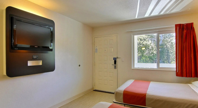 Четырёхместный номер Standard Motel 6 -Carpinteria, CA - Santa Barbara - South