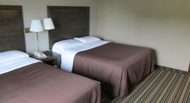 Четырёхместный номер Standard Woodfield Inn and Suites
