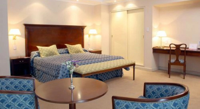 Полулюкс Provincial Plaza Hotel