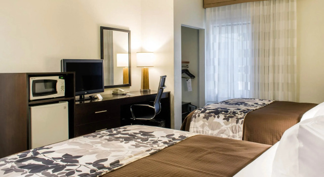 Четырёхместный номер Standard Sleep Inn & Suites Metairie - New Orleans West
