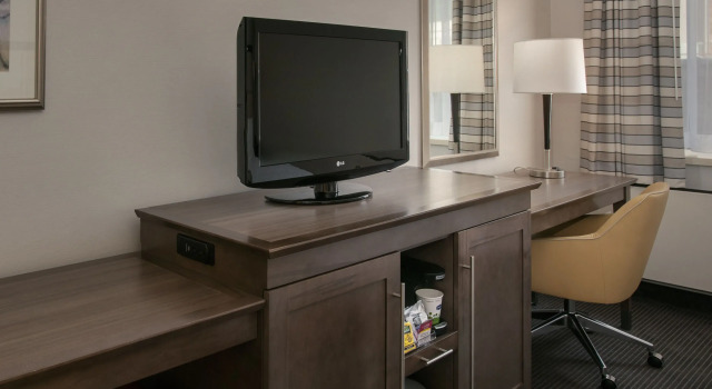 Четырёхместный номер Standard Hampton Inn & Suites Milwaukee Downtown