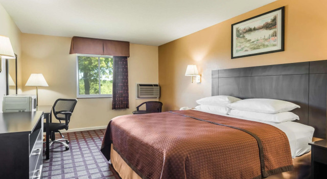 Номер Standard Super 8 by Wyndham Higginsville