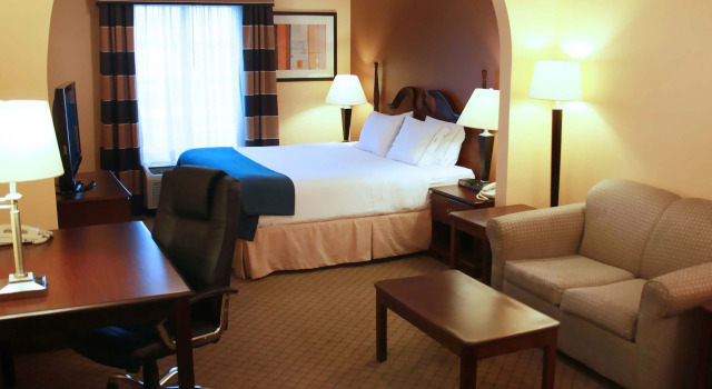Двухместный люкс Holiday Inn Express & Suites Milton East I-10 by IHG